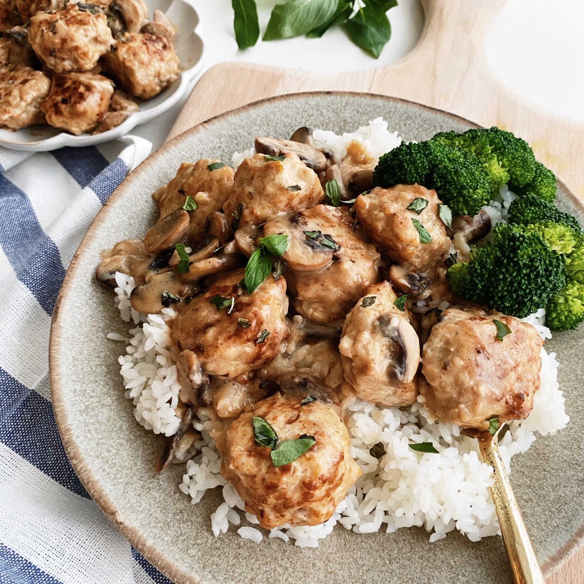 蘑 菇 雞 肉 丸 飯 ❘ 𝘍𝘖𝘖𝘋